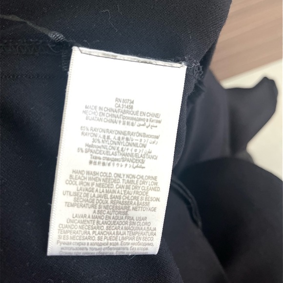 BCBG MaxAzria black top Sz M - Picture 6 of 6
